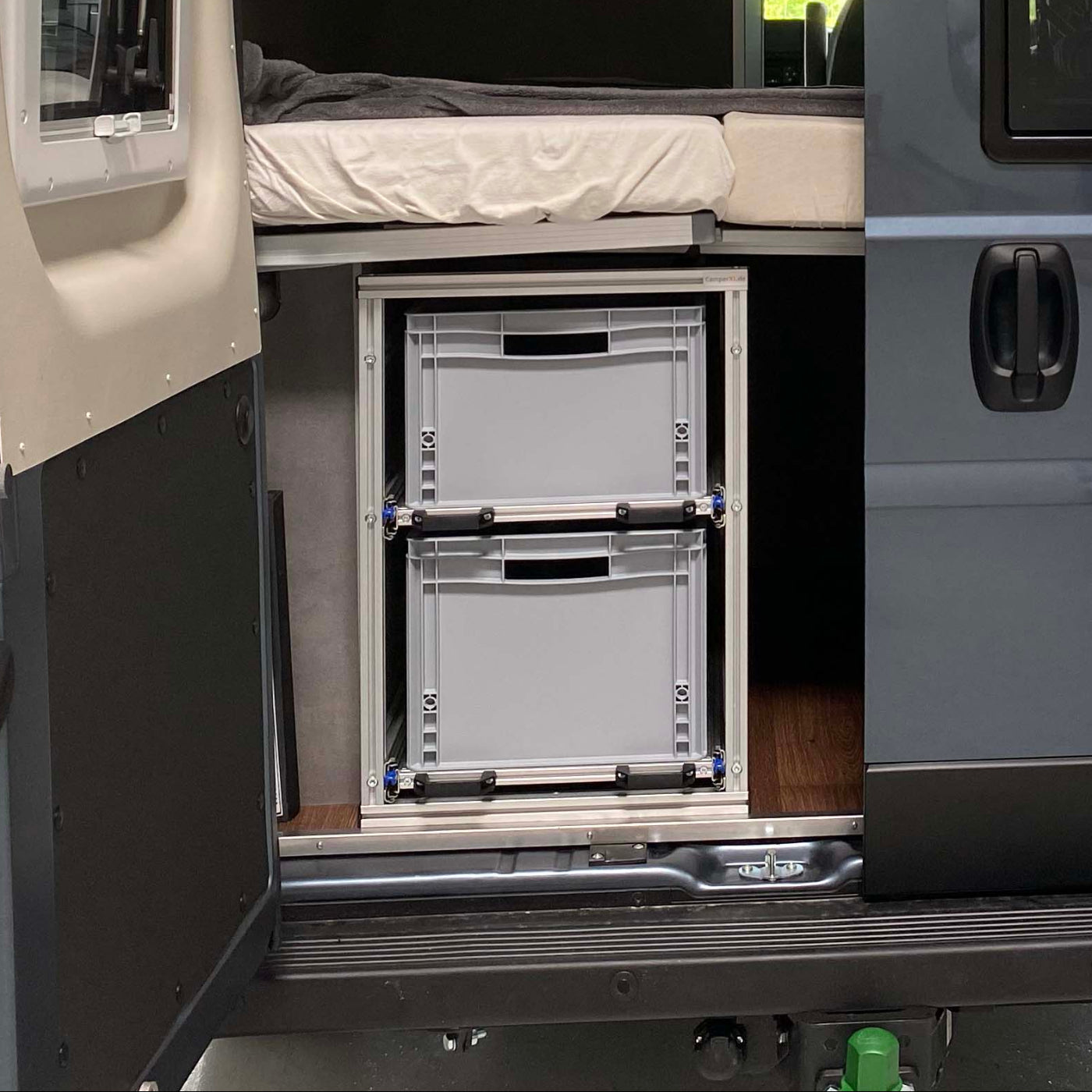 Eurobox-optimierter Stauraum im Summit SHINE 600 L Längsbetten