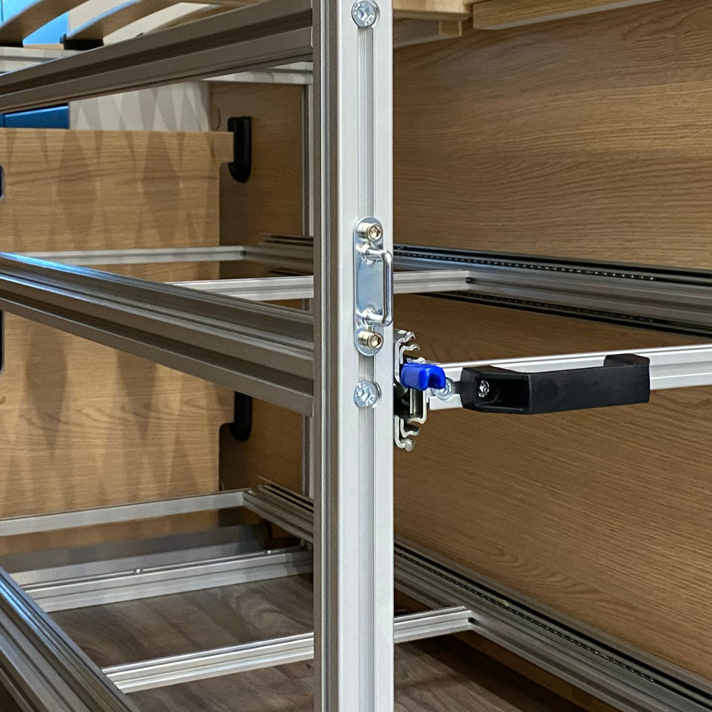 Schwerlastauszug Führungsschienen Detail Sunlight Cliff