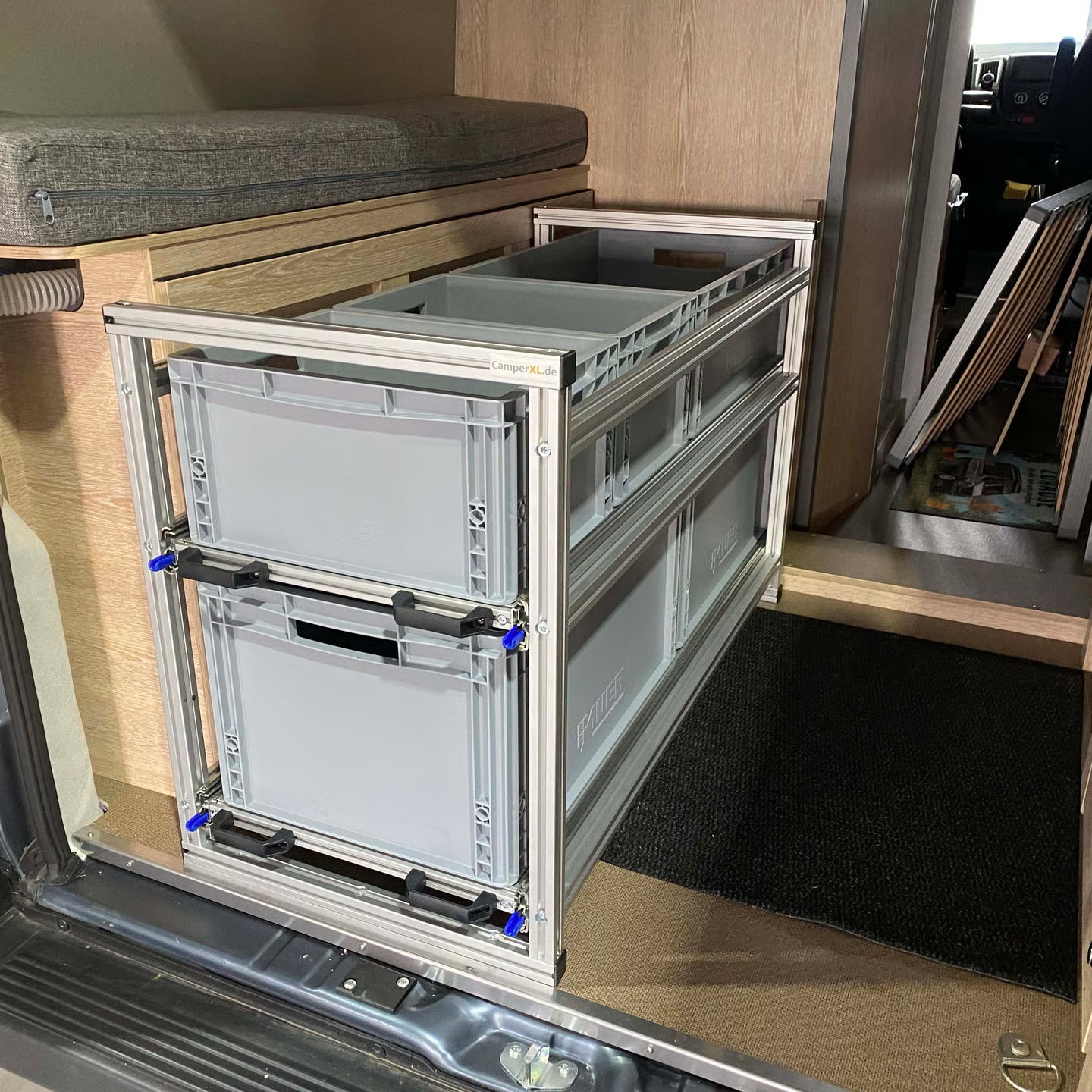 Gepäckorganisation mit Eurobox-System im Pössl Summit