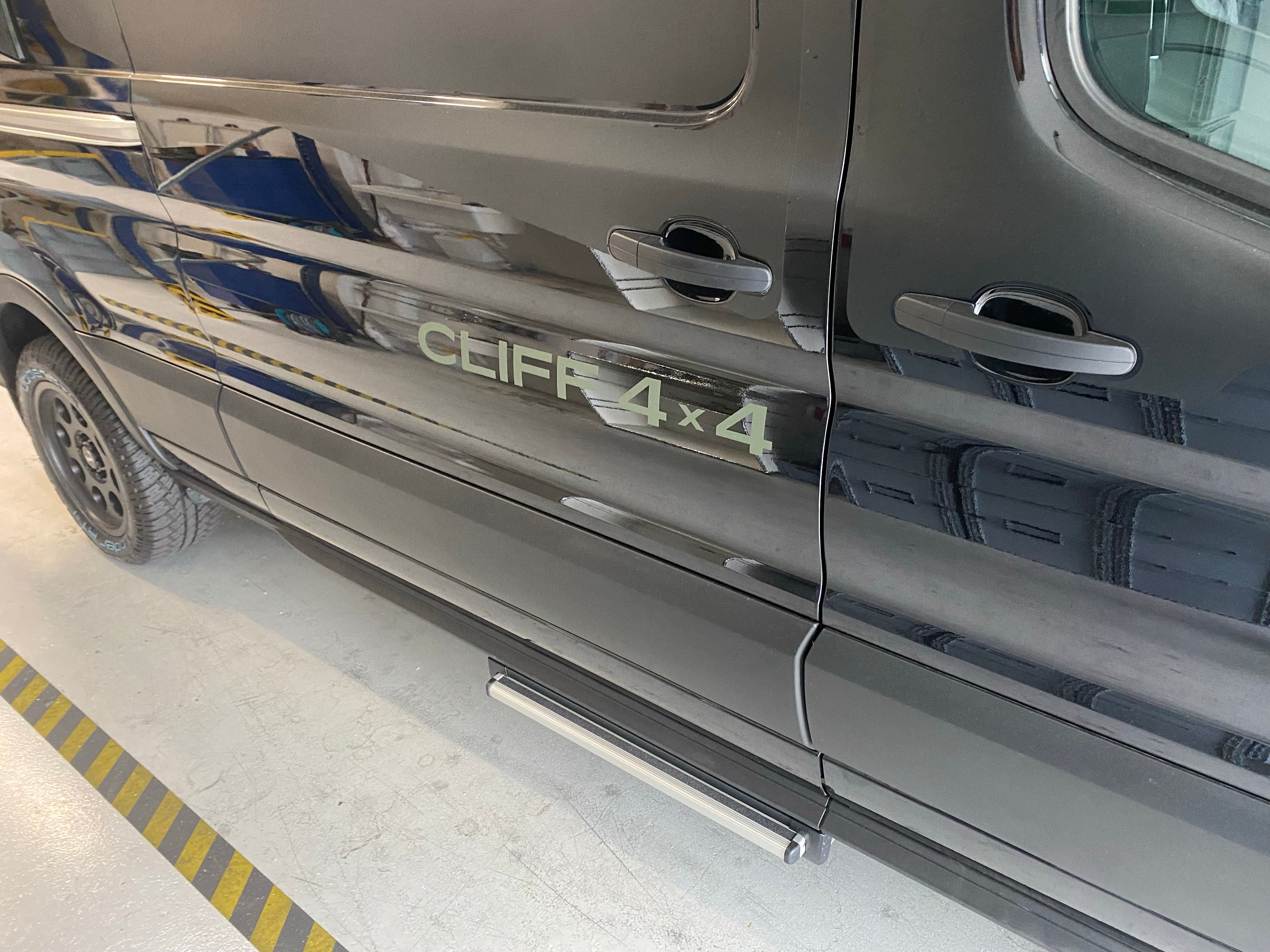 SUNLIGHT CLIFF 590 4X4